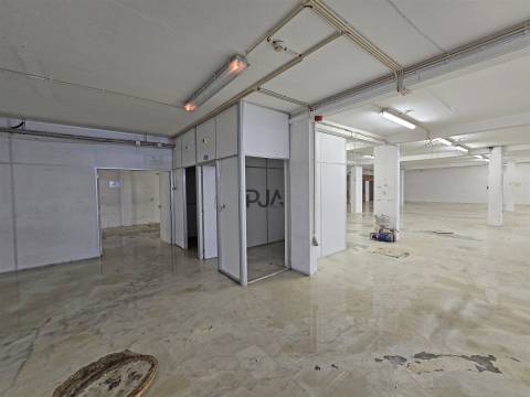 Armazém para Vender em Viseu
