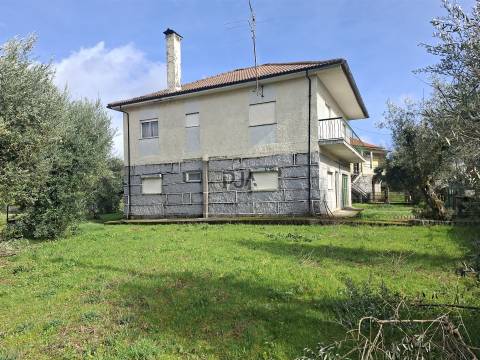 Moradia T5 em Sezures, Penalva do Castelo