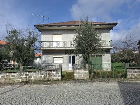 Moradia T5 em Sezures, Penalva do Castelo