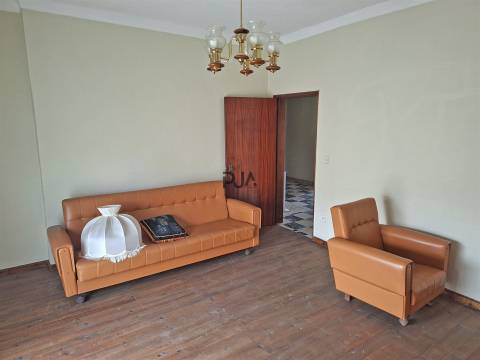 Moradia T5 em Sezures, Penalva do Castelo