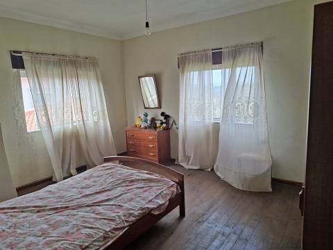 Moradia T5 em Sezures, Penalva do Castelo