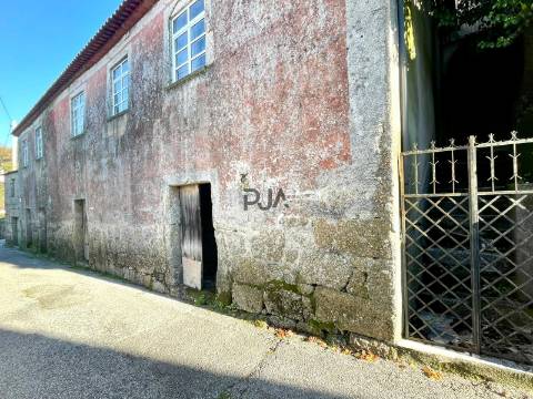 Moradia para recuperar em Vila Nova da Rainha, Tondela