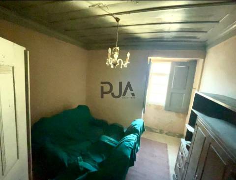 Moradia para recuperar em Vila Nova da Rainha, Tondela