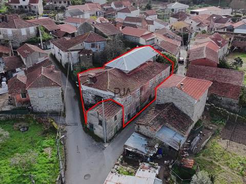 Moradia para recuperar em Vila Nova da Rainha, Tondela