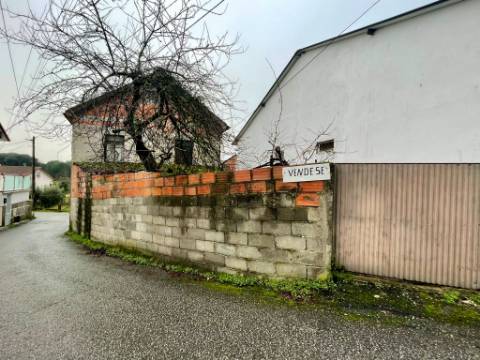 Moradia para Recuperar em Teomil, Tondela