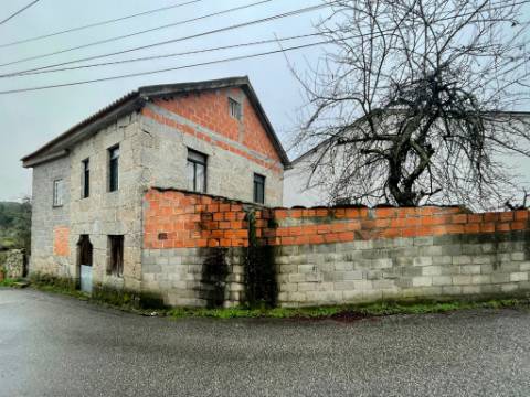 Moradia para Recuperar em Teomil, Tondela