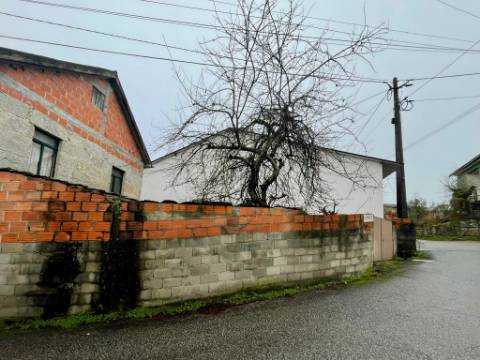 Moradia para Recuperar em Teomil, Tondela