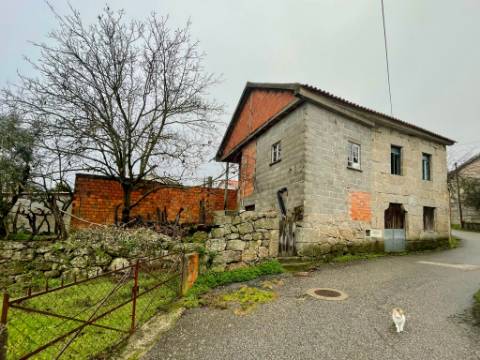 Moradia para Recuperar em Teomil, Tondela