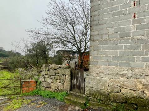 Moradia para Recuperar em Teomil, Tondela