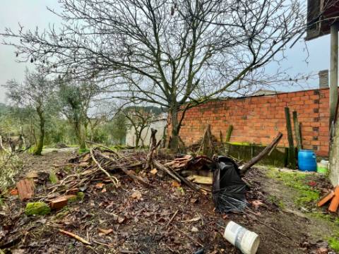 Moradia para Recuperar em Teomil, Tondela