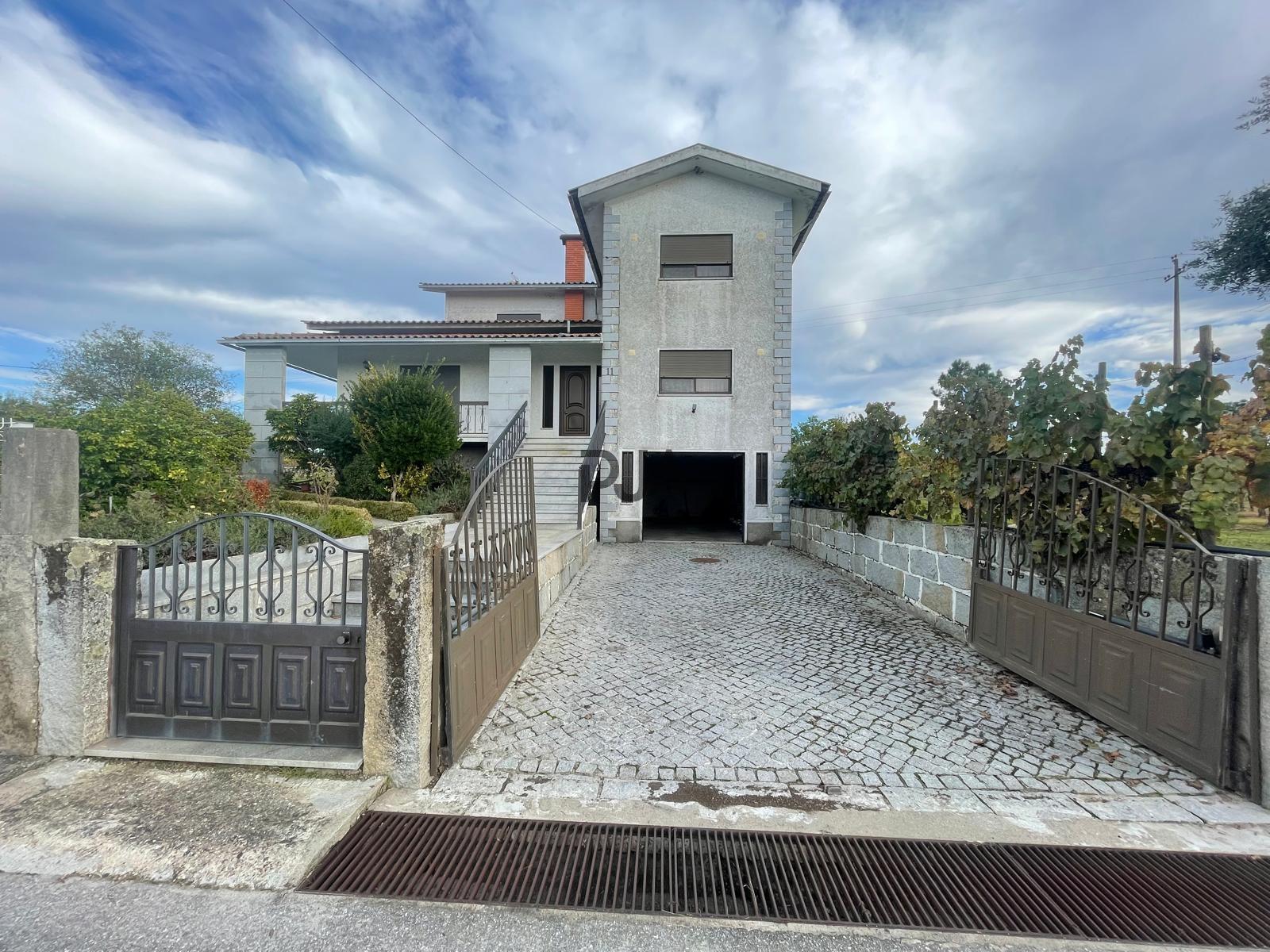 Moradia Isolada T5 em Outeiro de Espinho, Mangualde