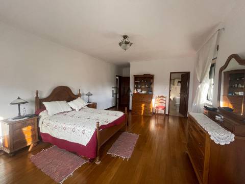 Moradia Isolada T5 em Outeiro de Espinho, Mangualde