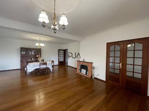 Moradia Isolada T5 em Outeiro de Espinho, Mangualde