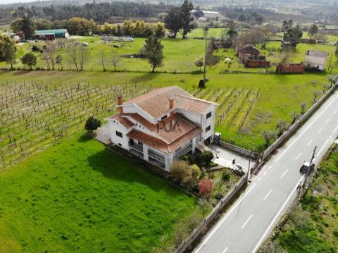 Moradia Isolada T5 em Outeiro de Espinho, Mangualde