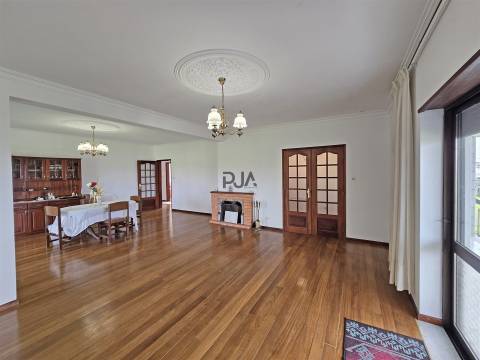 Moradia Isolada T5 em Outeiro de Espinho, Mangualde