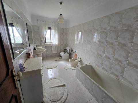 Moradia Isolada T5 em Outeiro de Espinho, Mangualde