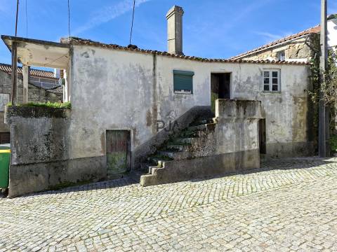 Moradia Para Recuperar em Casal Vasco, Fornos de Algodres