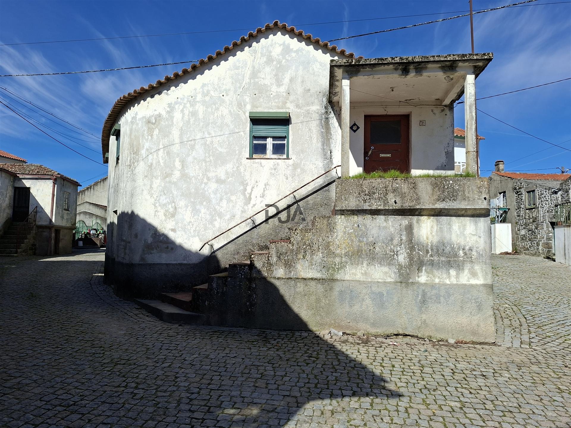 Moradia Para Recuperar em Casal Vasco, Fornos de Algodres