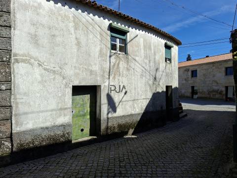 Moradia Para Recuperar em Casal Vasco, Fornos de Algodres