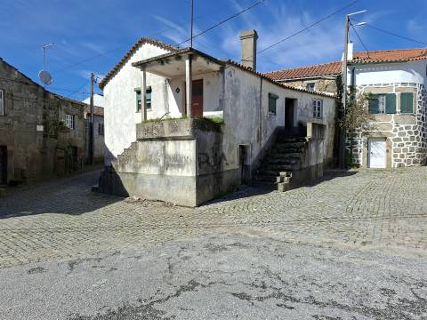 Moradia Para Recuperar em Casal Vasco, Fornos de Algodres