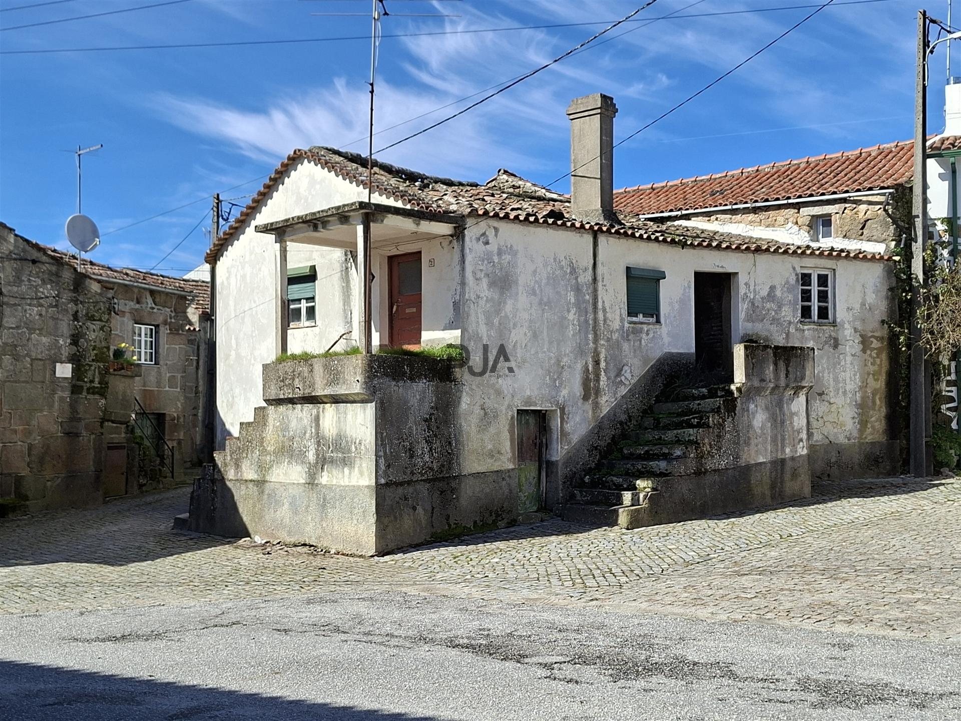 Moradia Para Recuperar em Casal Vasco, Fornos de Algodres