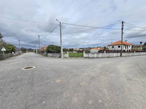 Lote de Terreno para Construção de Prédio com 8 fogos em Tondela
