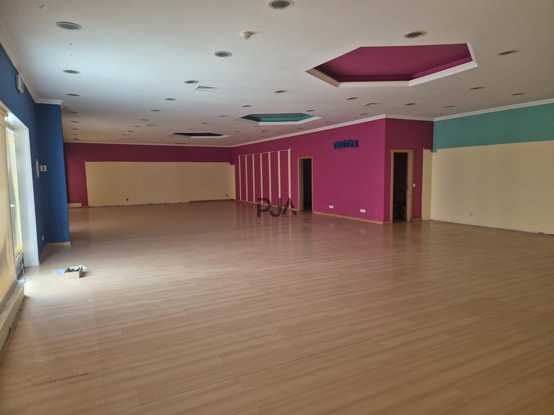 Lojas para arrendar em Pombal Fashion