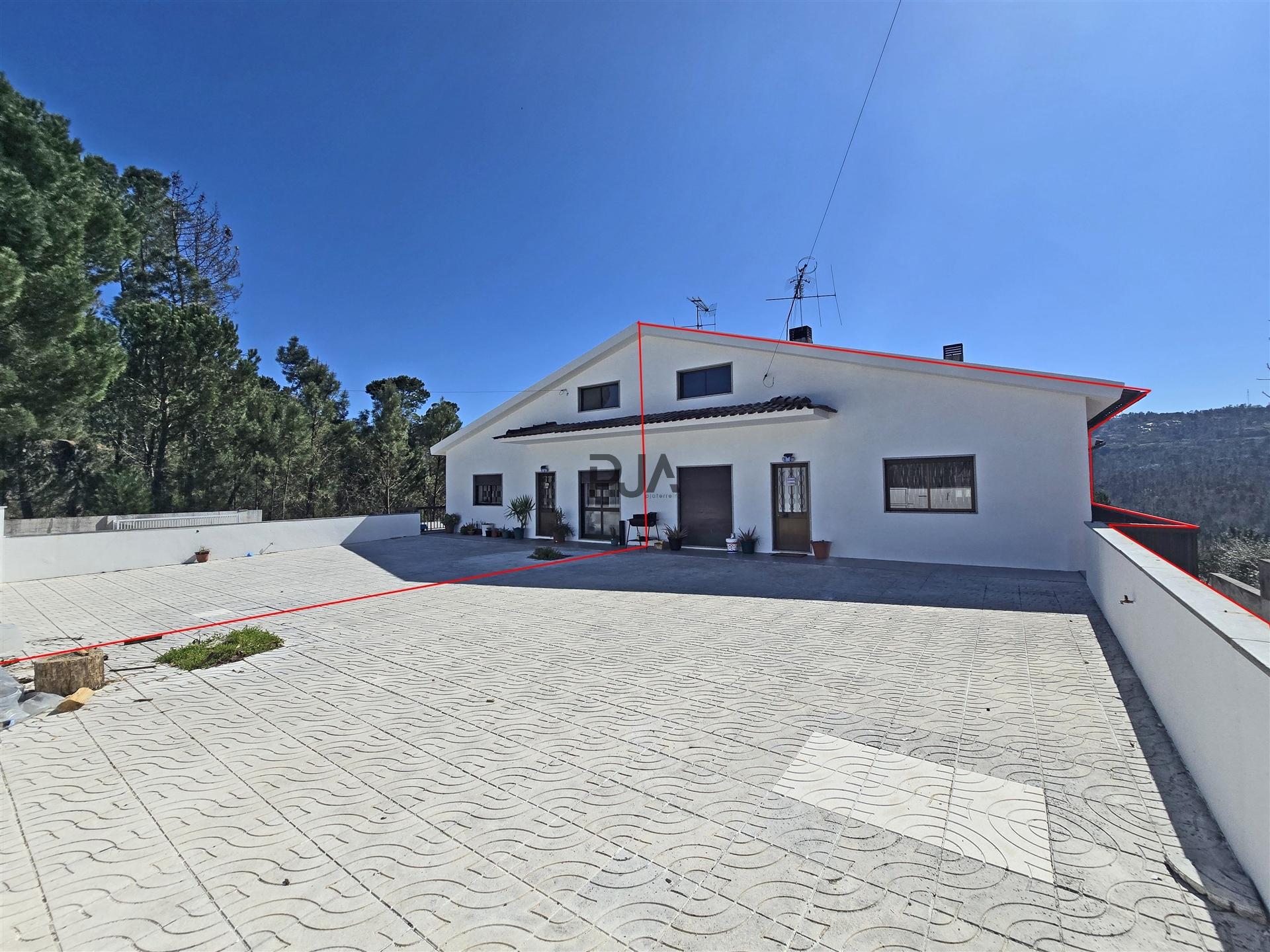 Andar moradia T4 em Mangualde