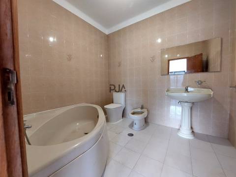 Andar moradia T4 em Mangualde