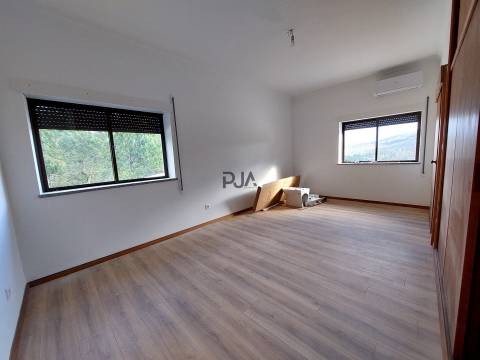 Andar moradia T4 em Mangualde