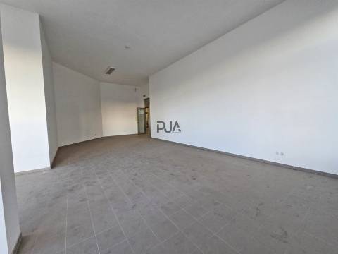 Loja comercial para arrendar em Viseu