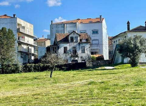 Moradia para Recuperar em Mangualde