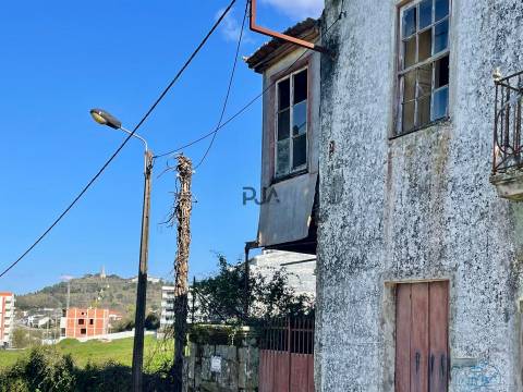 Moradia para Recuperar em Mangualde
