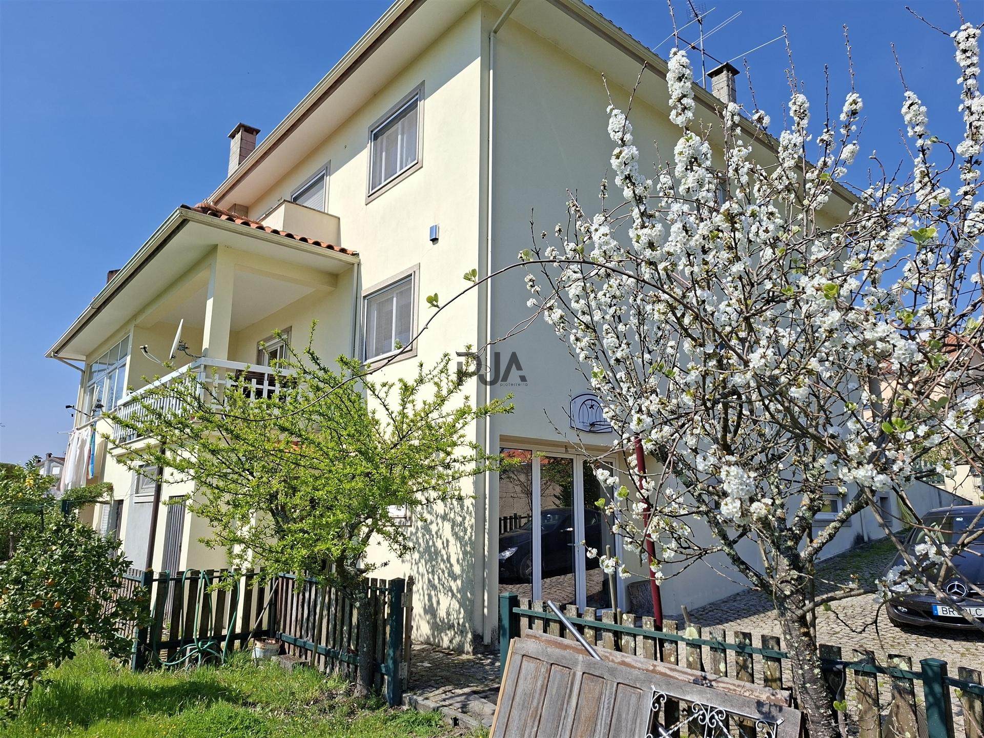 Moradia Geminada T4 em Roda, Mangualde