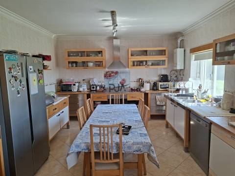 Moradia Geminada T4 em Roda, Mangualde