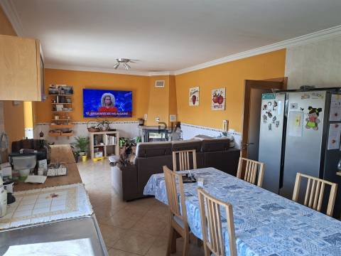 Moradia Geminada T4 em Roda, Mangualde