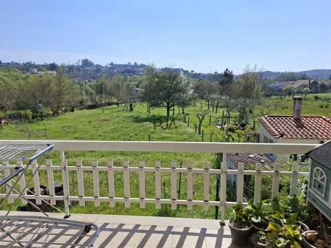 Moradia Geminada T4 em Roda, Mangualde