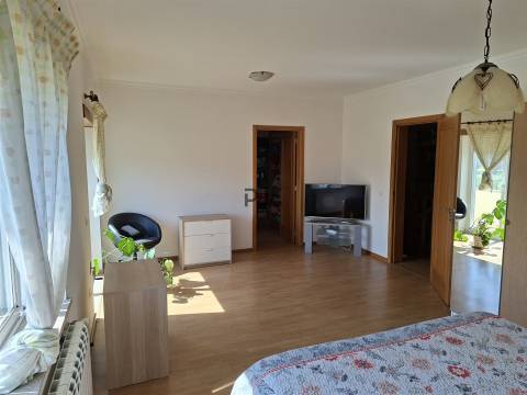 Moradia Geminada T4 em Roda, Mangualde