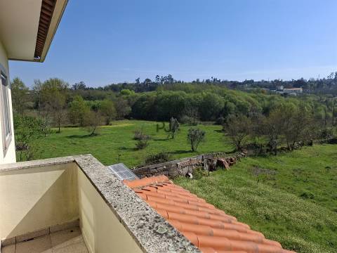 Moradia Geminada T4 em Roda, Mangualde