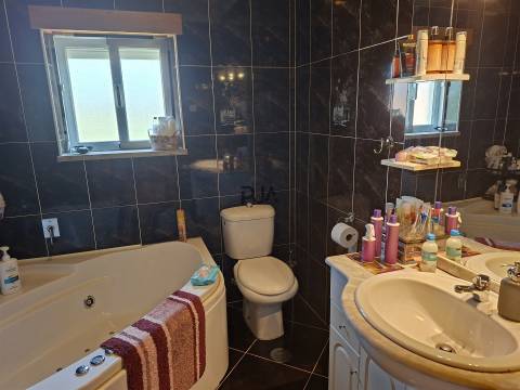 Moradia Geminada T4 em Roda, Mangualde