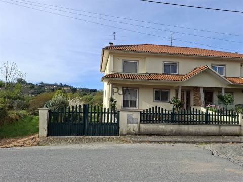 Moradia Geminada T4 em Roda, Mangualde