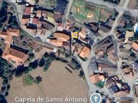 Moradia T1 para recuperar  em Lusinde, Penalva do Castelo ​​​​​​​