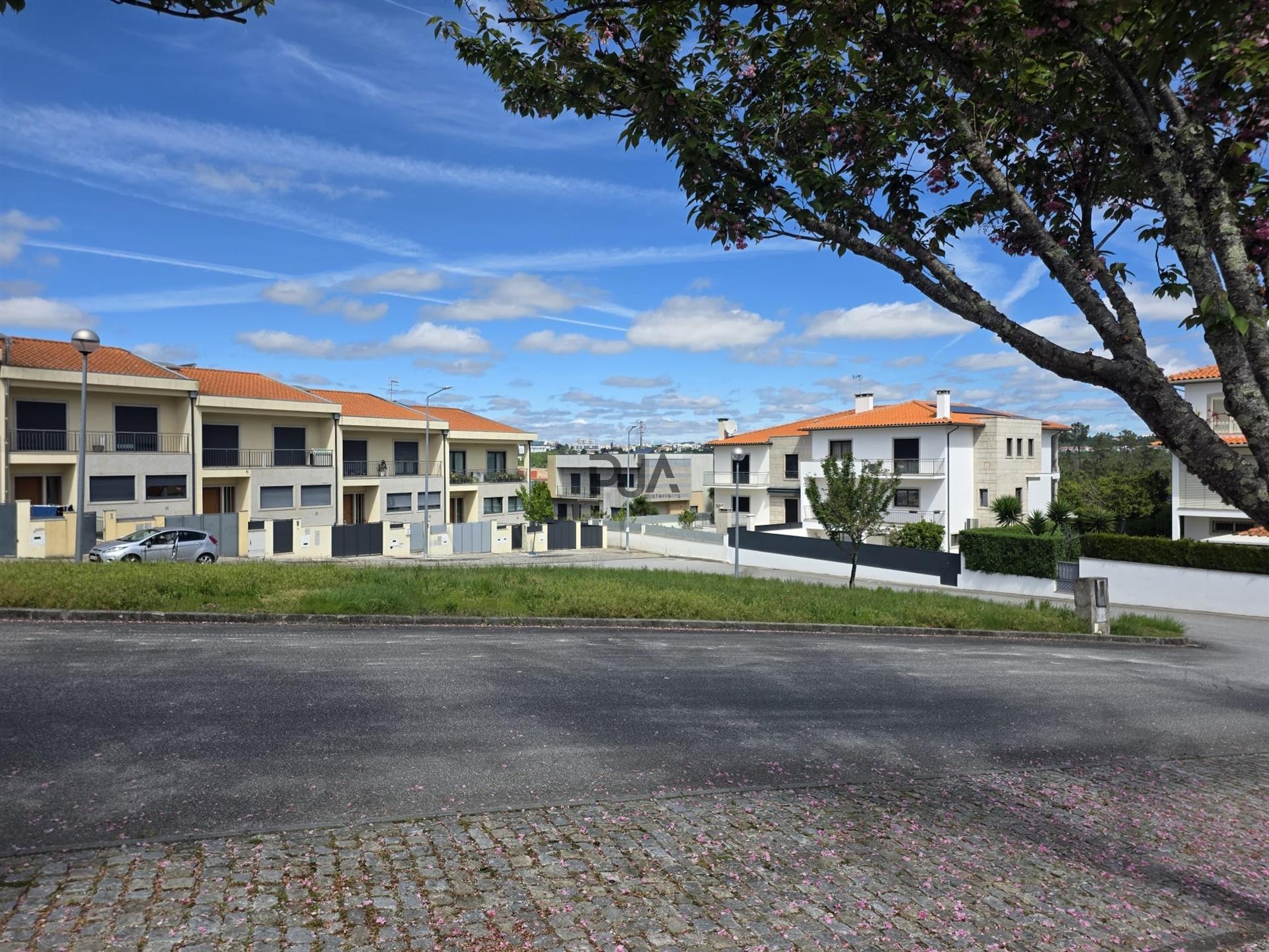 Lote de terreno em S. João de Lourosa, Viseu