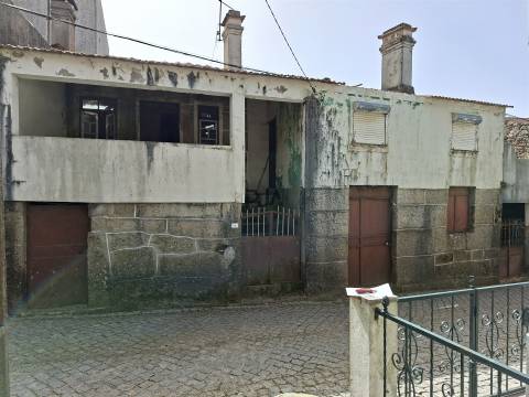 Moradia em Pedra para recuperar em Rancosinho, Fornos de Algodres