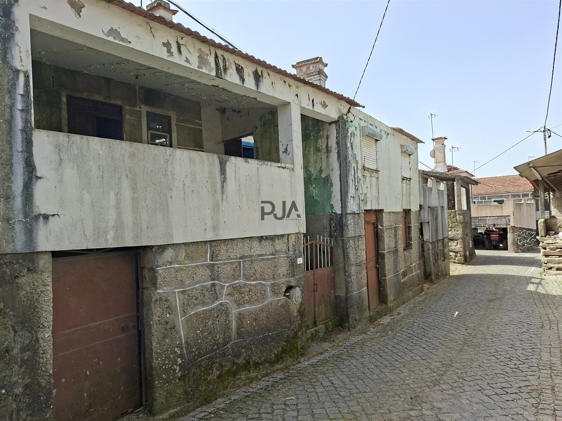 Moradia em Pedra para recuperar em Rancosinho, Fornos de Algodres