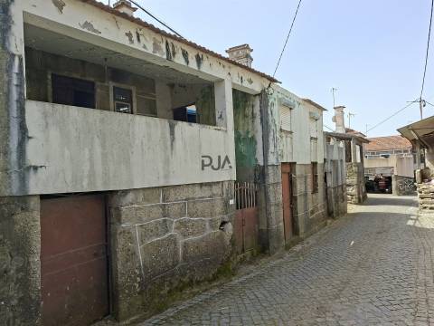 Moradia em Pedra para recuperar em Rancosinho, Fornos de Algodres