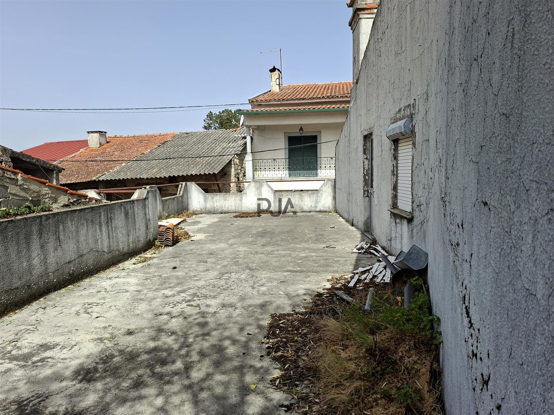 Moradia em Pedra para recuperar em Rancosinho, Fornos de Algodres