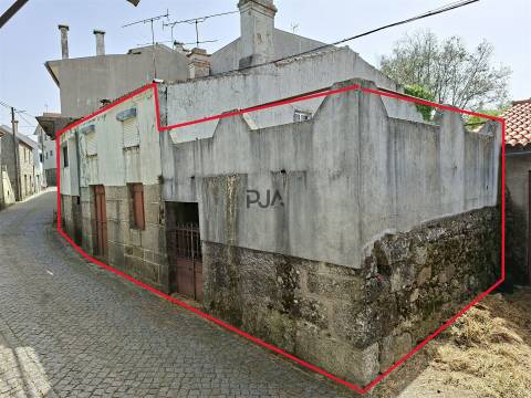 Moradia em Pedra para recuperar em Rancosinho, Fornos de Algodres