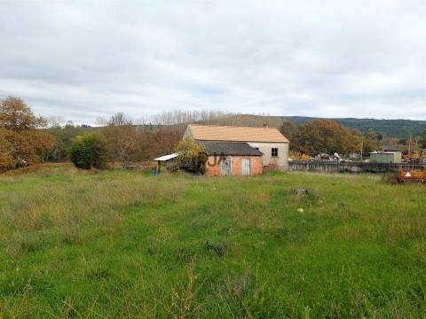 Terreno com viabilidade construtiva em Quintela de Azurara, Mangualde