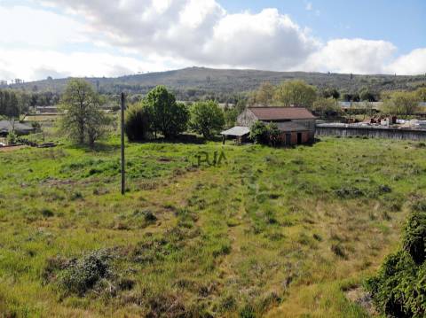 Terreno com viabilidade construtiva em Quintela de Azurara, Mangualde